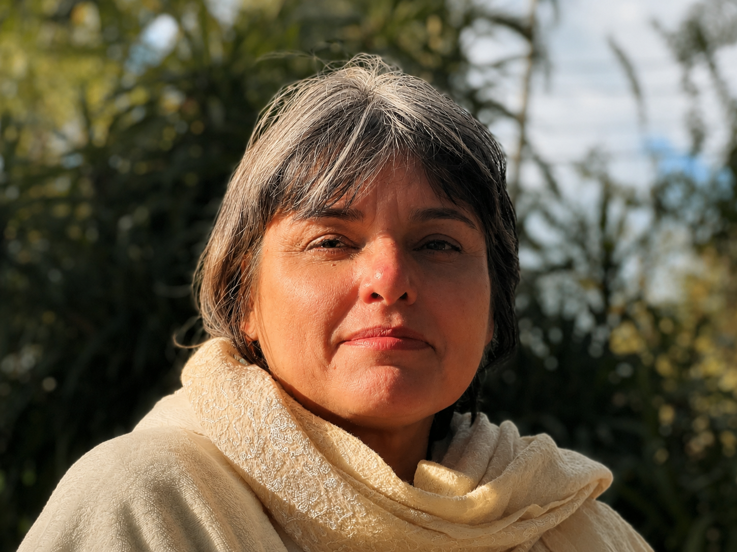 Thattí Miranda, retrato ao ar livre com luz natural